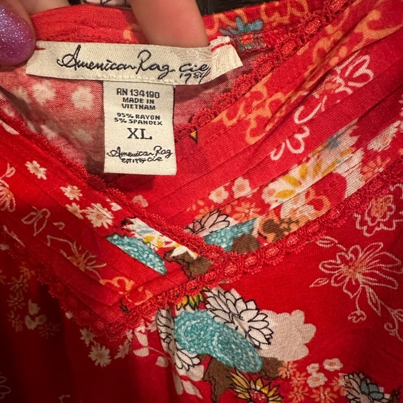 Floral Red Sleeveless Top - Picture 4 of 5